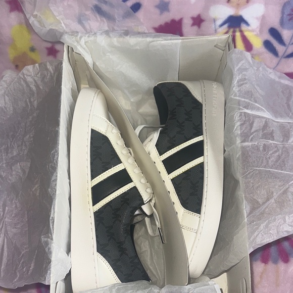 Michael Kors Monochrome Lace-Up Sneakers - Picture 7 of 8